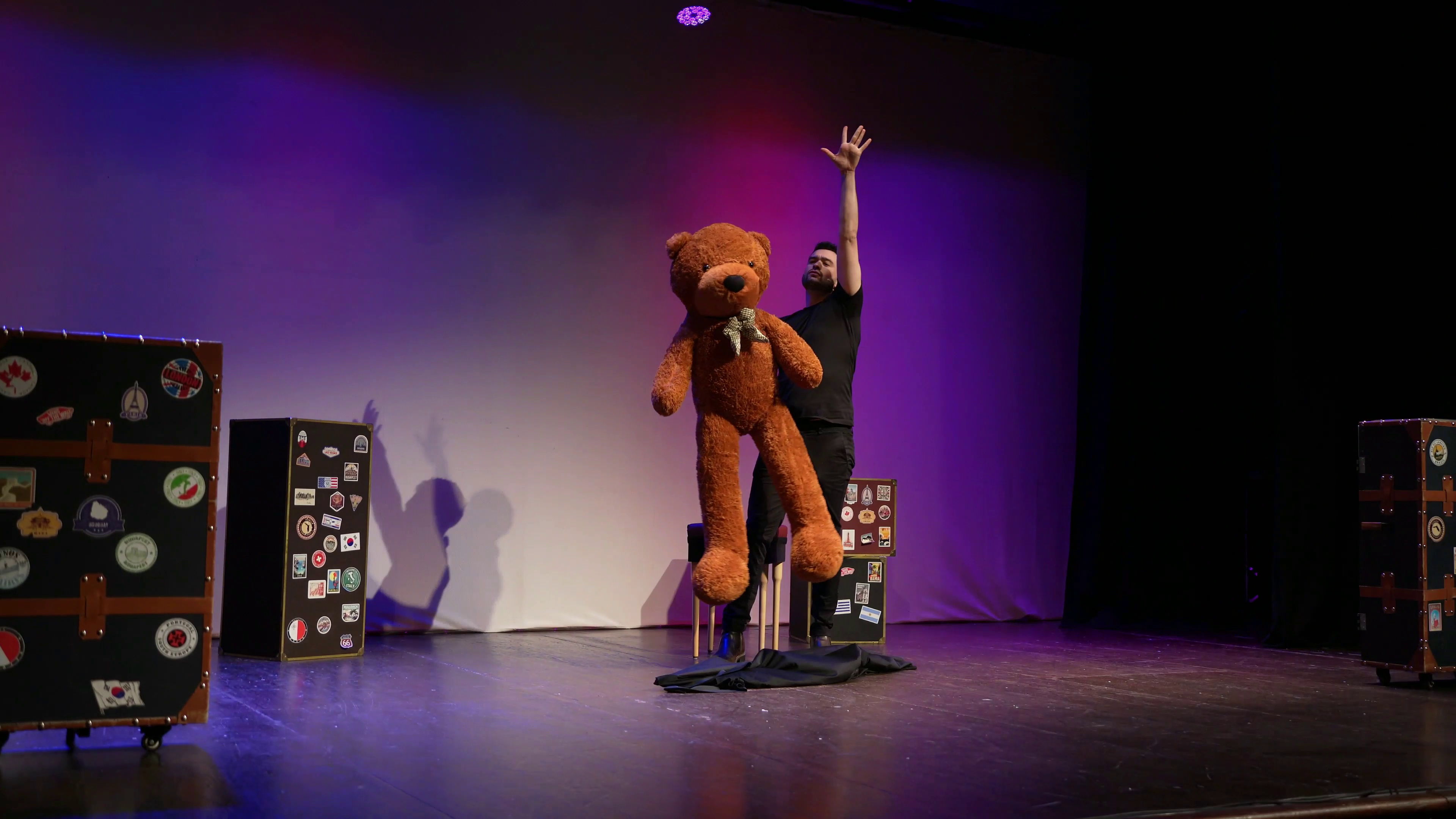 Oliver Moura performing