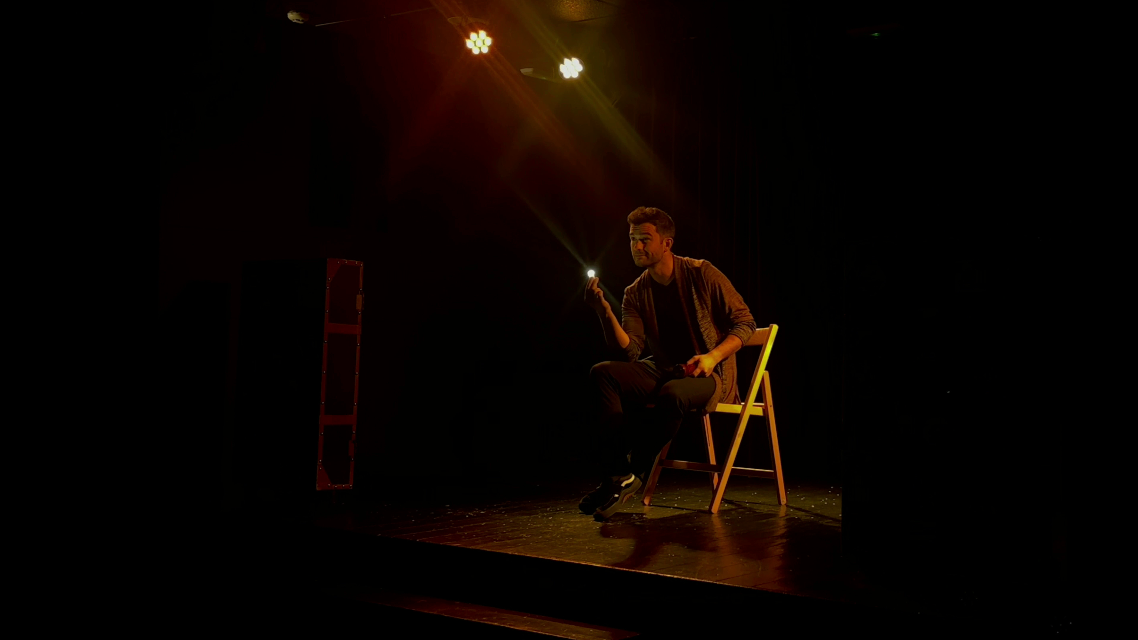 Oliver Moura performing
